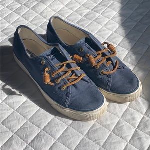 Navy blue Sperry sneaker